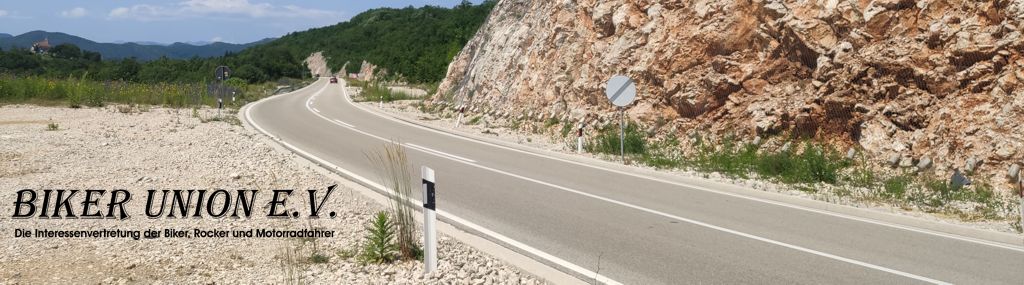 über uns-02